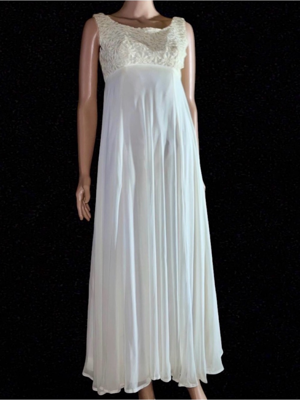 American Vintage White Empire-Waisted Dress with Lace Bodice